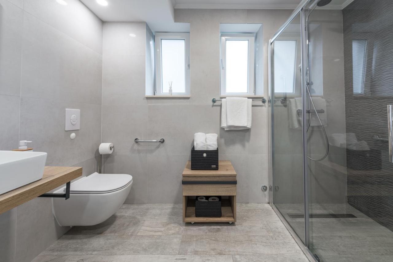 Promenade Apartment *
